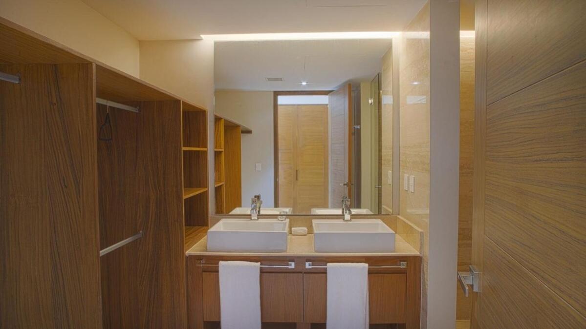 Luxury Waterfront Villa Puerto Cancun Marina - 3
