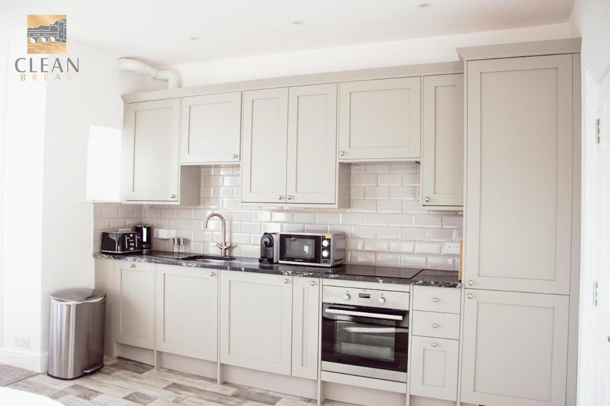 Elegant Top Floor Period Apartment with Parking - 2