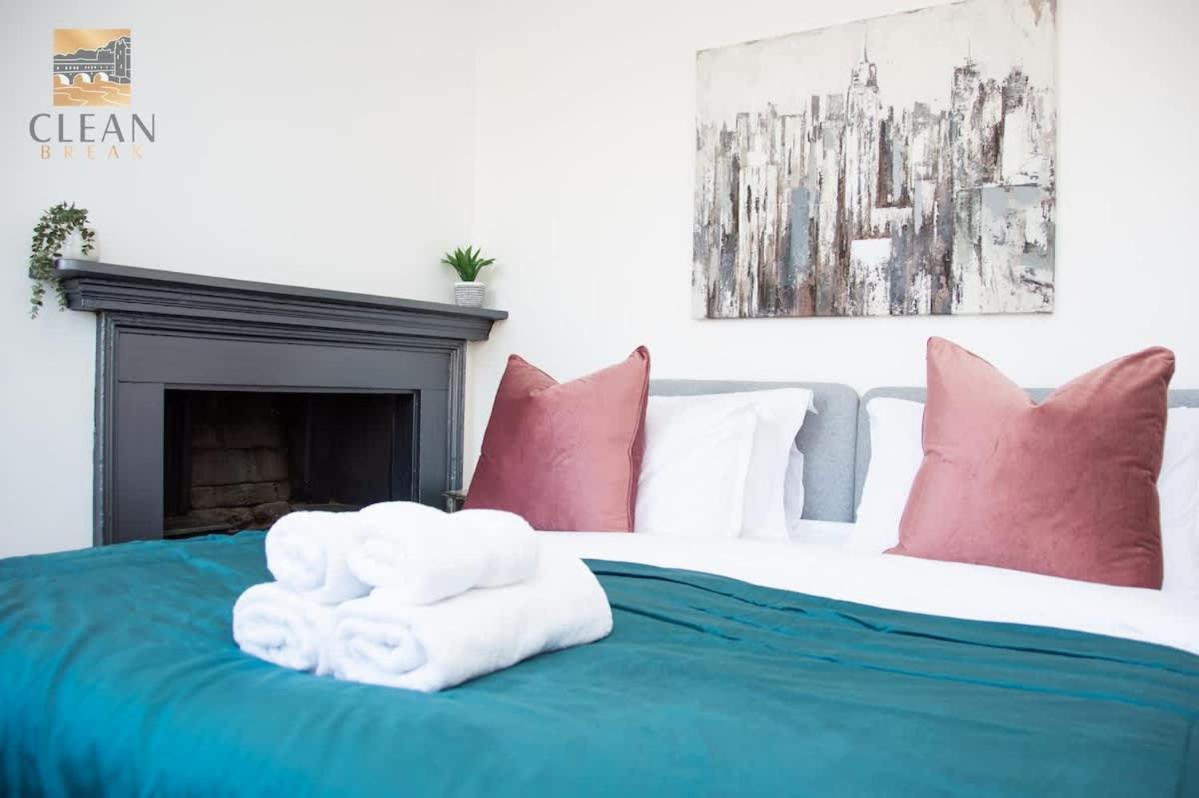 Elegant Top Floor Period Apartment with Parking - 3
