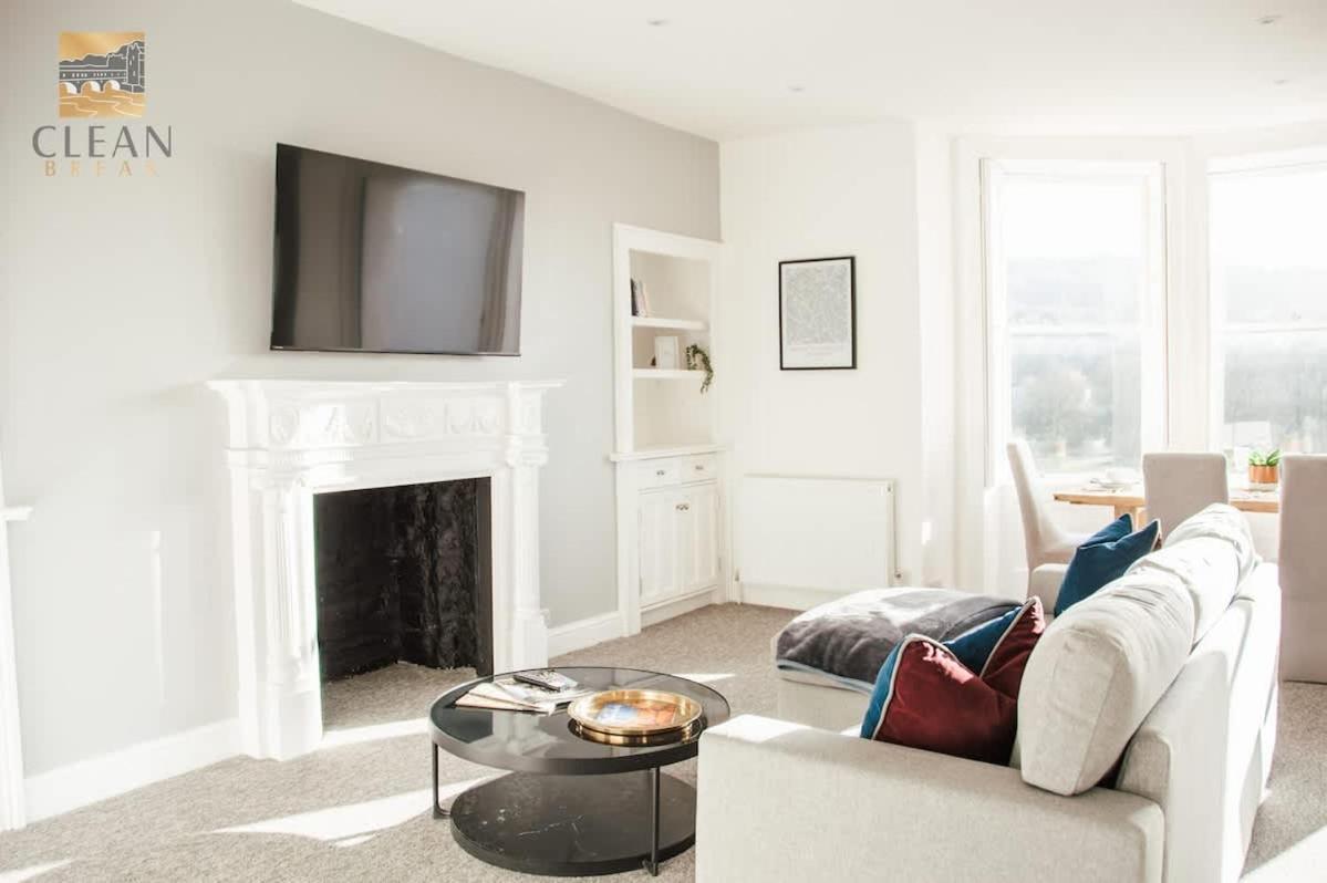 Elegant Top Floor Period Apartment with Parking - 5