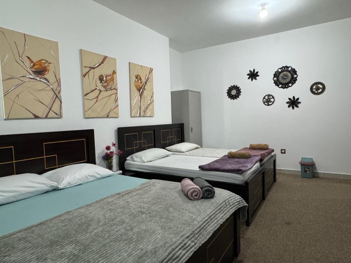 Central Hub Family Room - Private Bathroom - 5