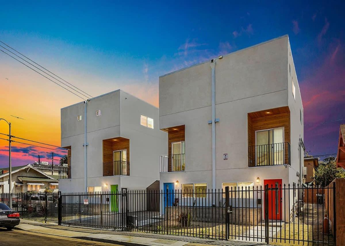 Spacious 4BR Townhouse with Free Parking Near DTLA