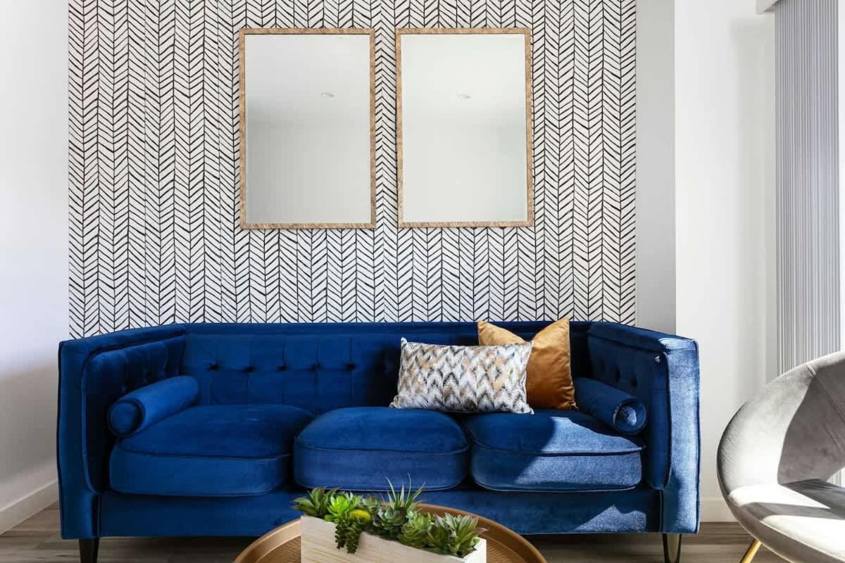 Spacious 4BR Townhouse with Free Parking Near DTLA - 5