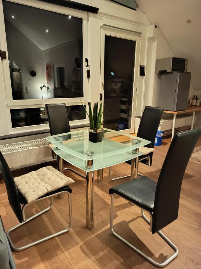 IN VILLA 60 qm APARTMENT max 4 per, 24 std Check-in,free parking, WIFI , TV,