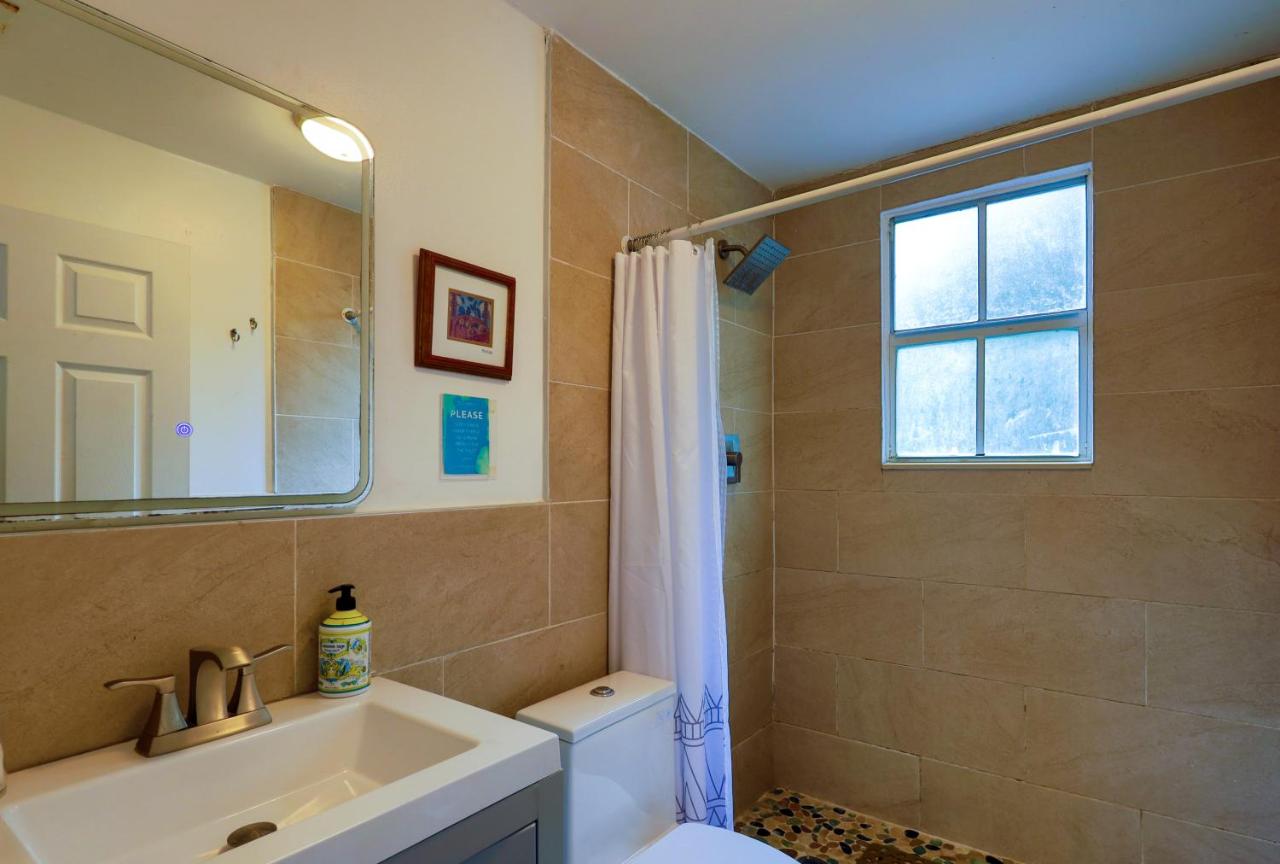 Artful 3BR Oasis in Little Haiti, Miami - 4