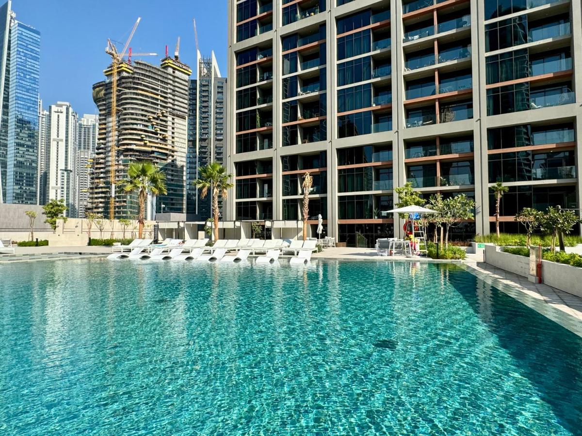 Skyline Escape 2 bedroom with Burj Khalifa View - 4