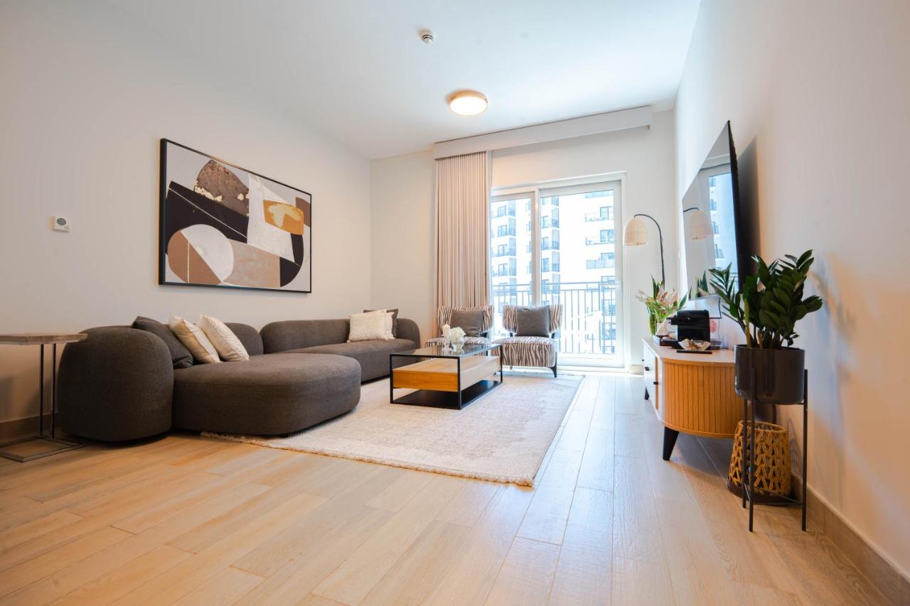 Bright 1BR Yas Island Near F1 & Ferrari World - 3