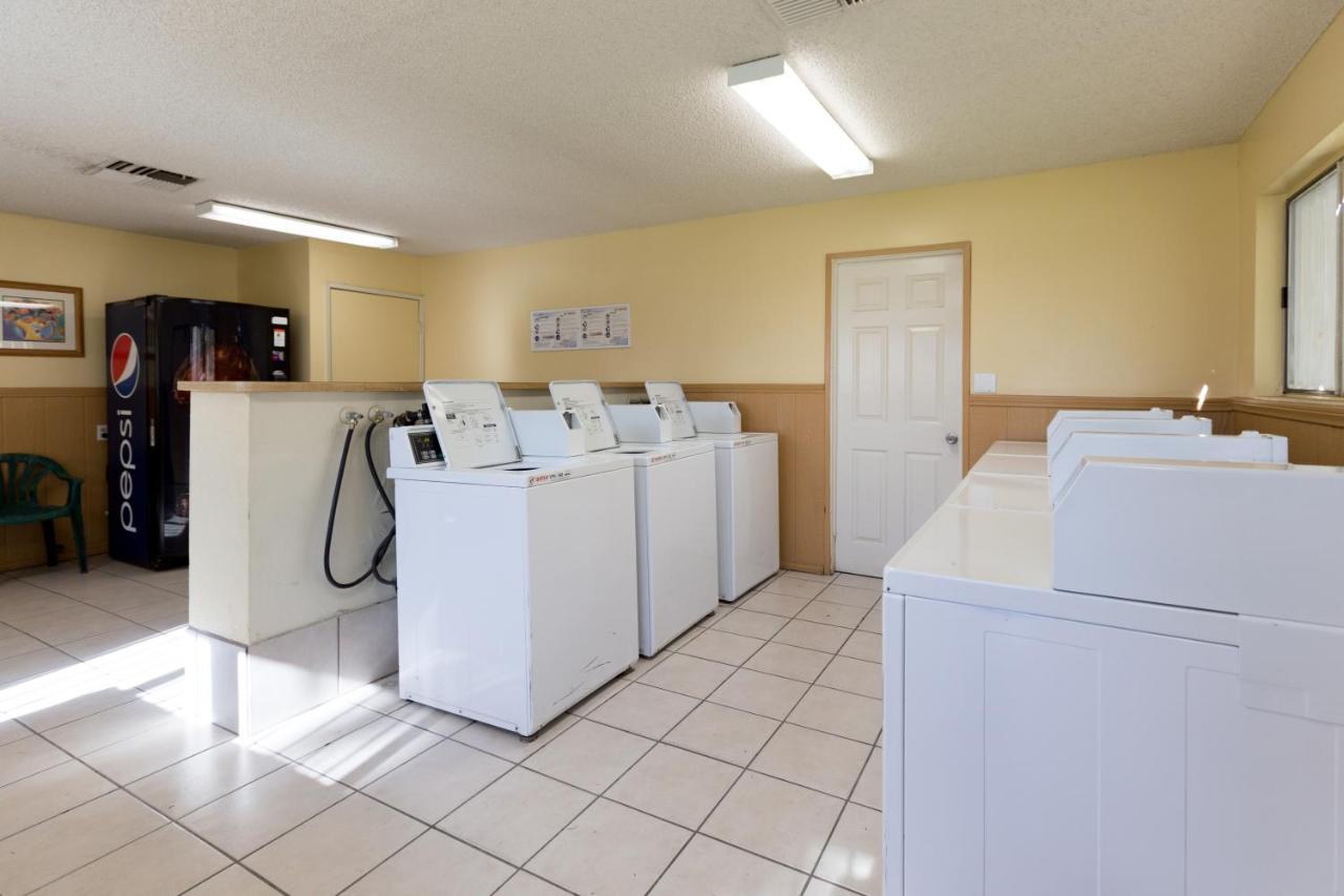 Indian Palms Motel — photo 16
