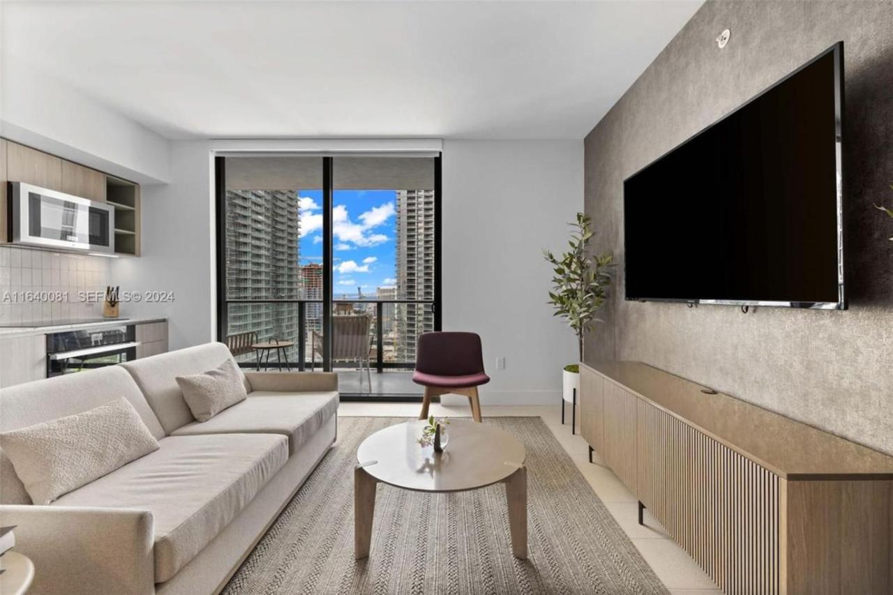 Spacious 2 Bedroom Corner Unit Wraparound Balcony