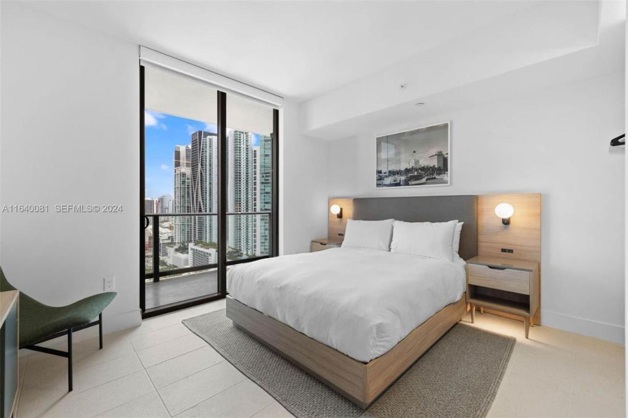 Spacious 2 Bedroom Corner Unit Wraparound Balcony - 2