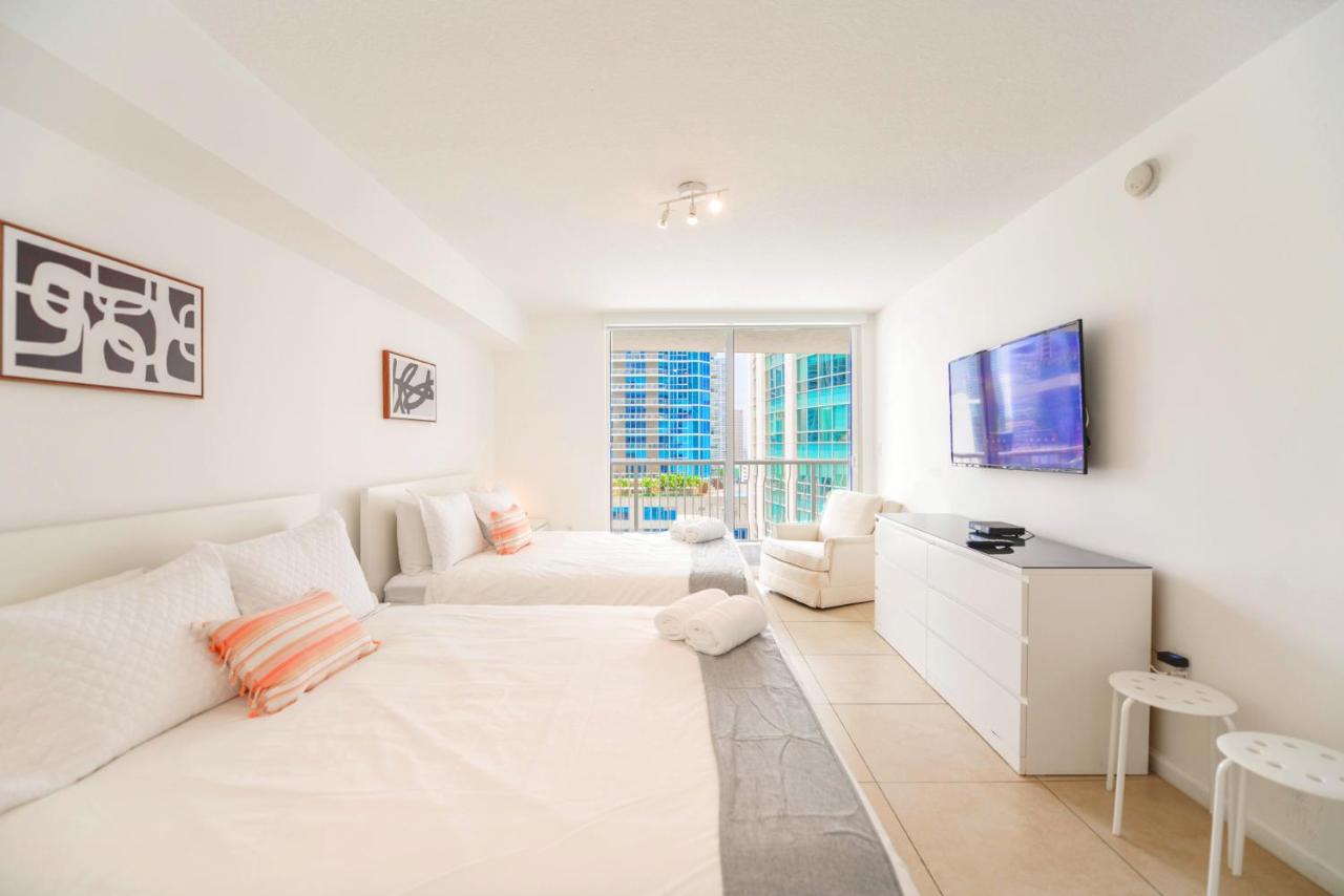Modern Brickell Condo with City Views & Parking - 2