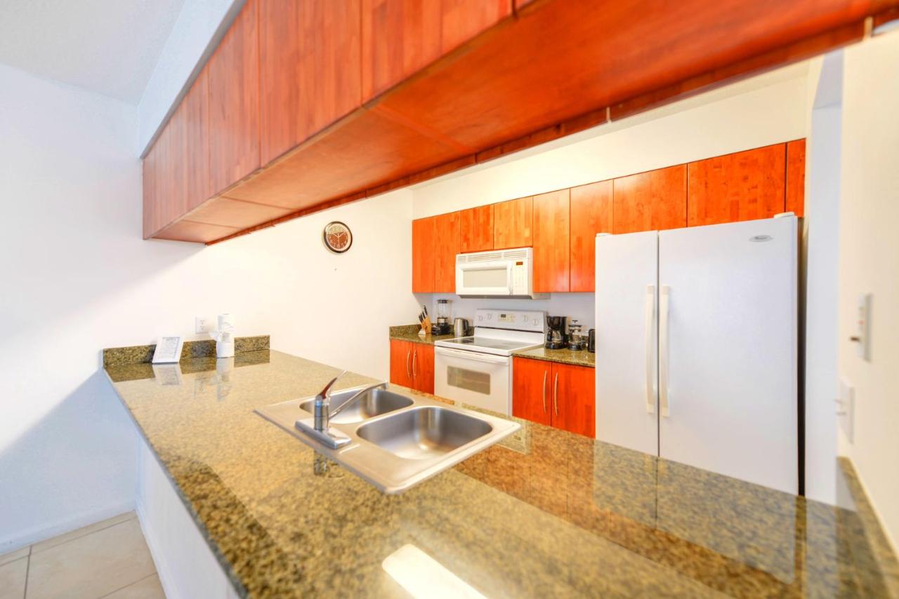 Modern Brickell Condo with City Views & Parking - 3