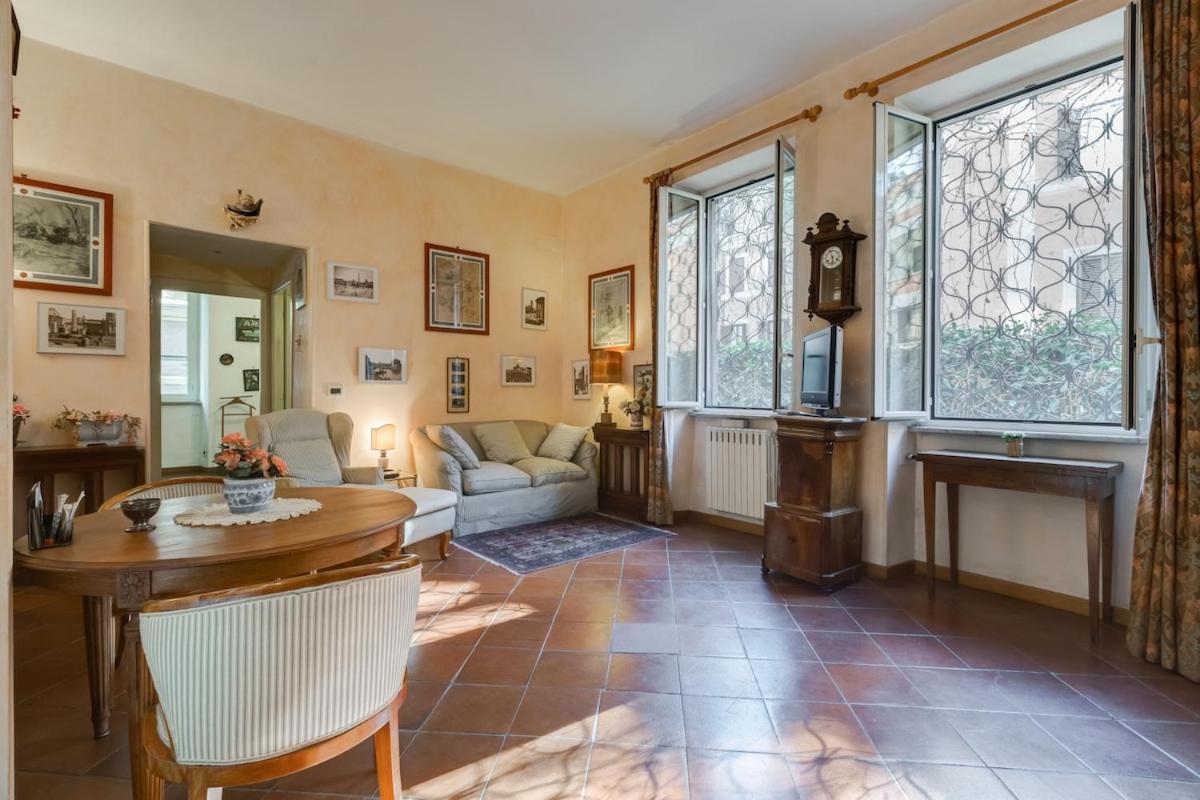 Charming Roman home by the Colosseum