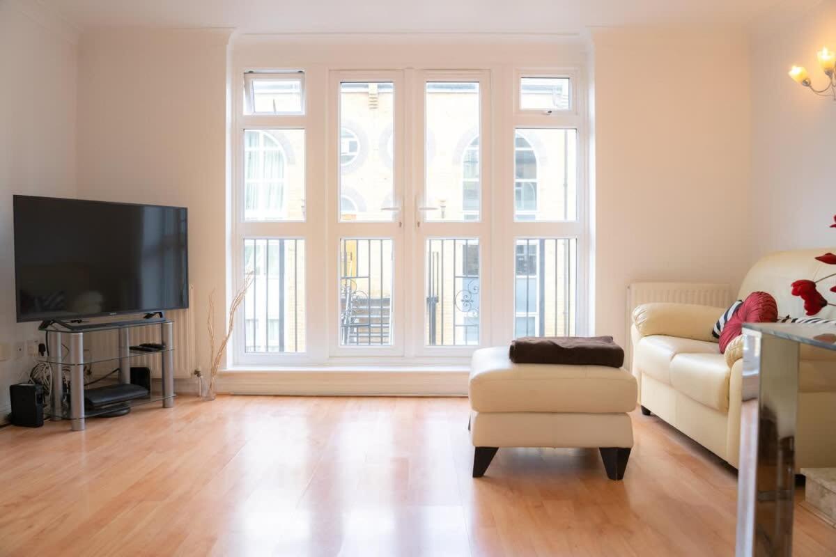 Stylish 3-Bed Lambeth Apartment Moments from Westminster & Brixton - 2