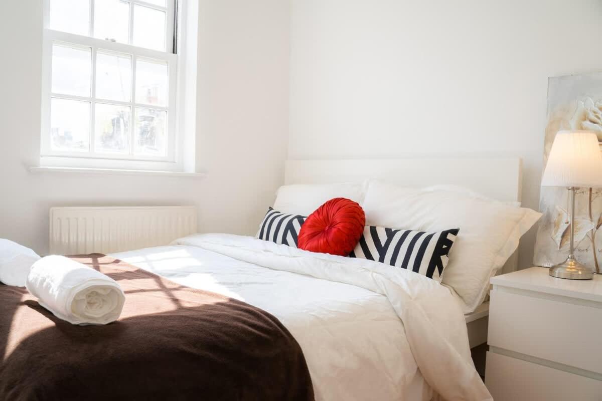 Stylish 3-Bed Lambeth Apartment Moments from Westminster & Brixton - 3