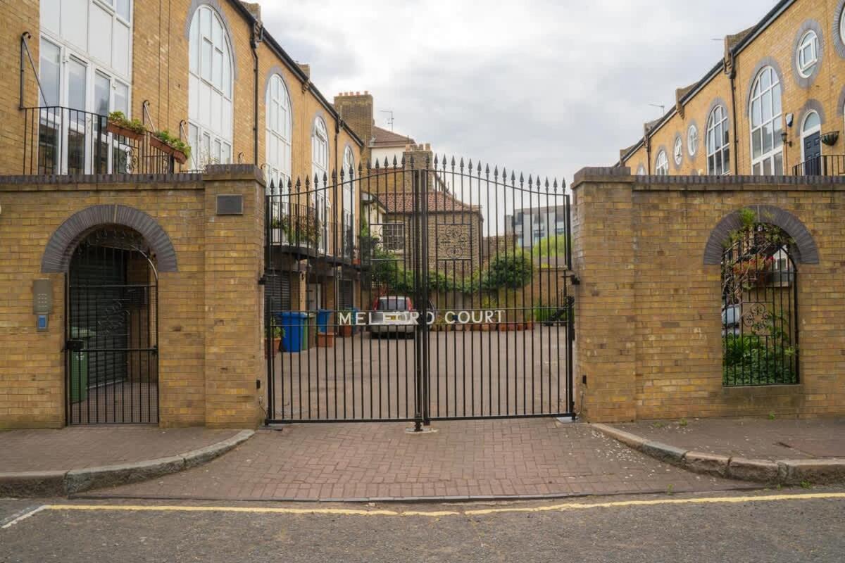 Stylish 3-Bed Lambeth Apartment Moments from Westminster & Brixton - 5