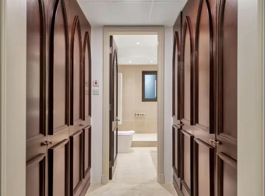 Skyline Souk 1 & 2 Bedroom Apartments I Burj Khalifa Views I Private Terrace I Gym, Pool, Parking & Wi-Fi - 3