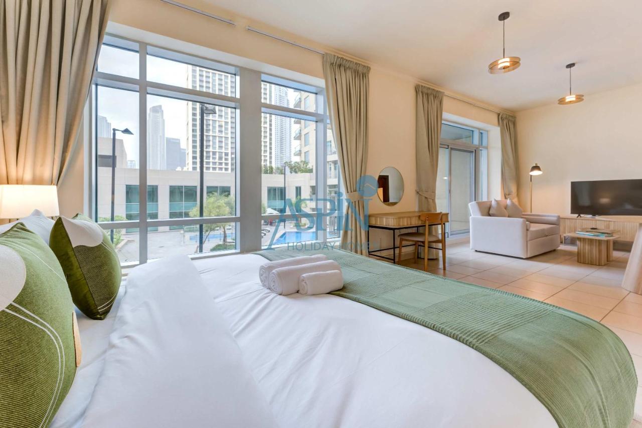 Aspin Brand New Premium Studio with Pool View - Burj Views - 2