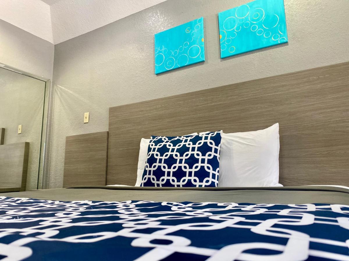 Island Suites Hobby Airport — photo 12