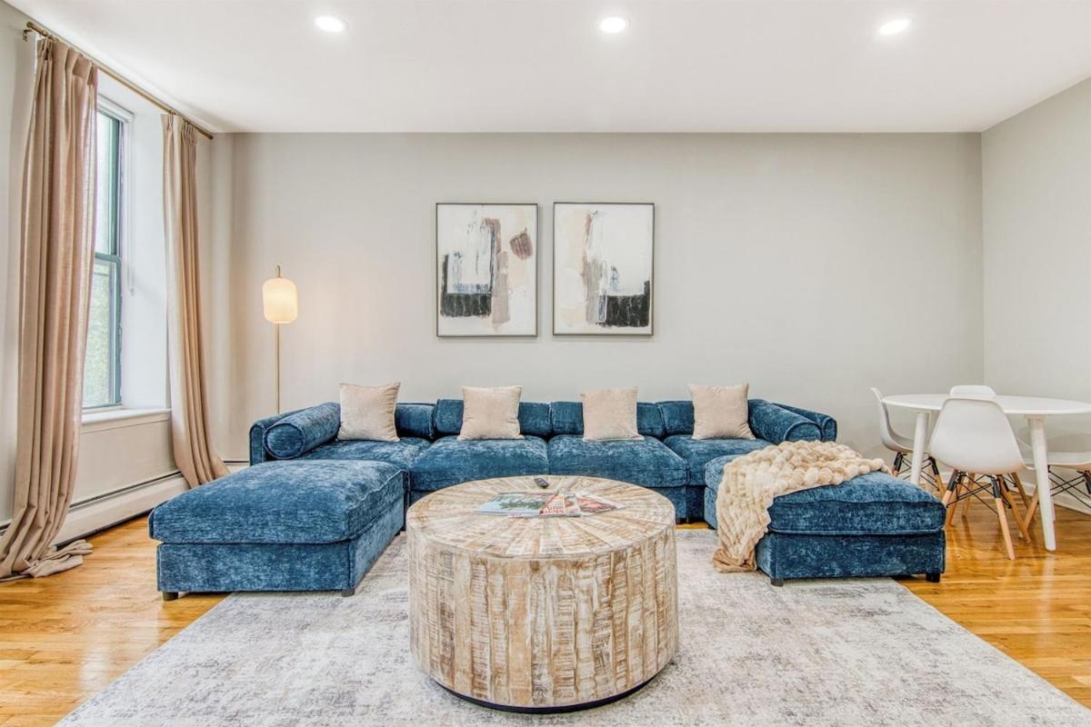 Haven on Bruckner Sprawling 2BR w King Bed fast WiFi 20 minutes to Times Square - 2