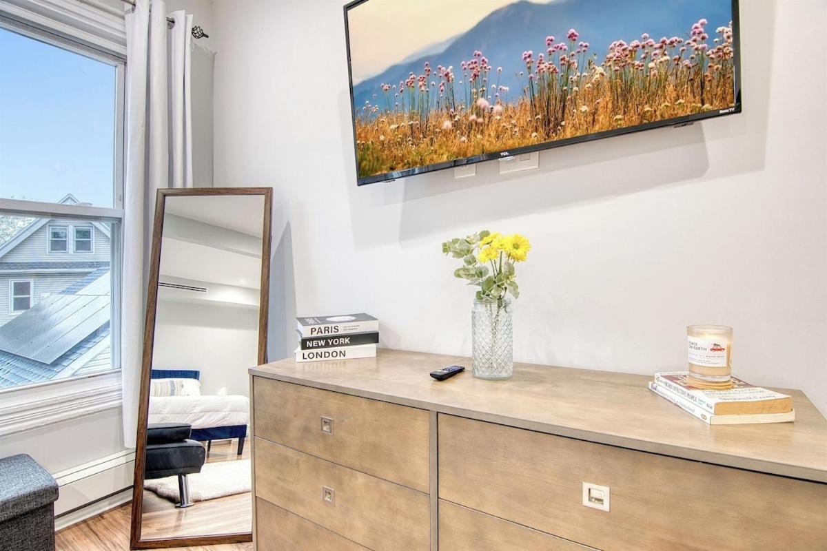 Beauty On The Reservoir Luxury New-Build 2BR w King Bed, Designer Finishes Ultra-Fast WiFi And AC - 5