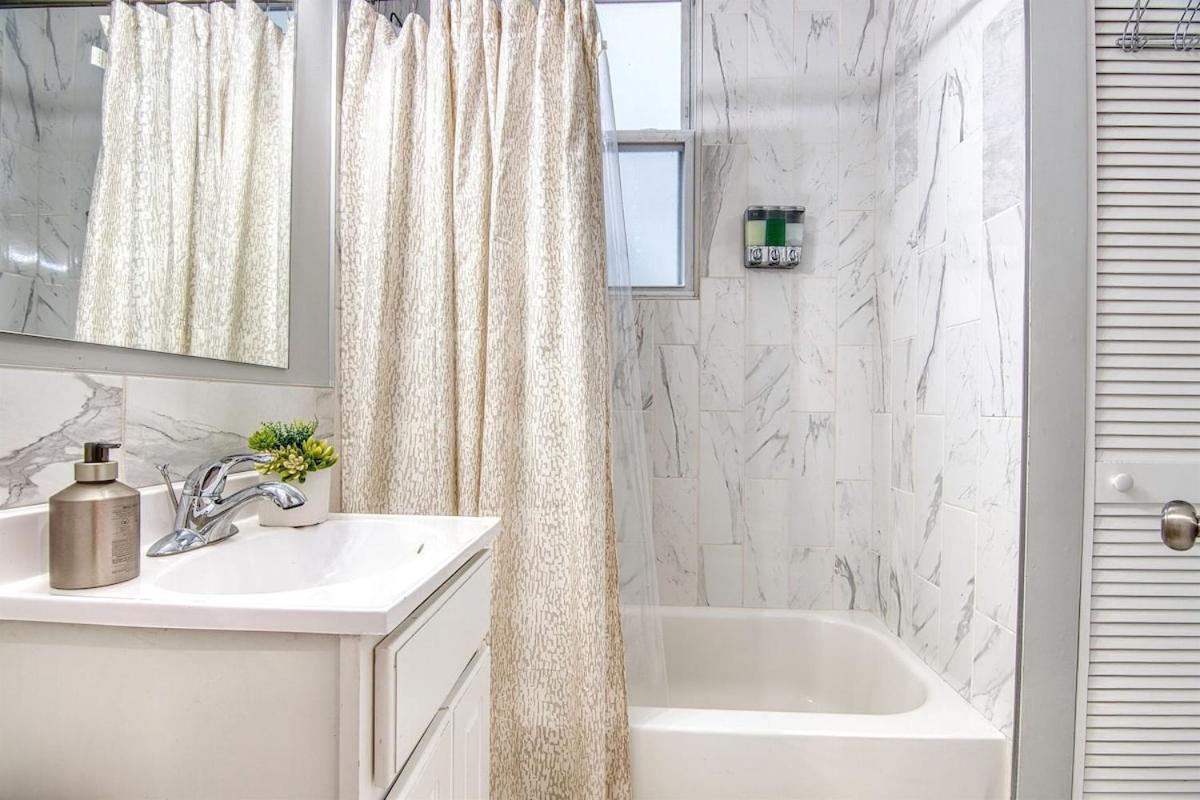 Serenity On The Reservoir Elegant 2BR Modern Oasis Brand-New Build, Luxe Touches & Lightning-Fast WiFi, AC - 3