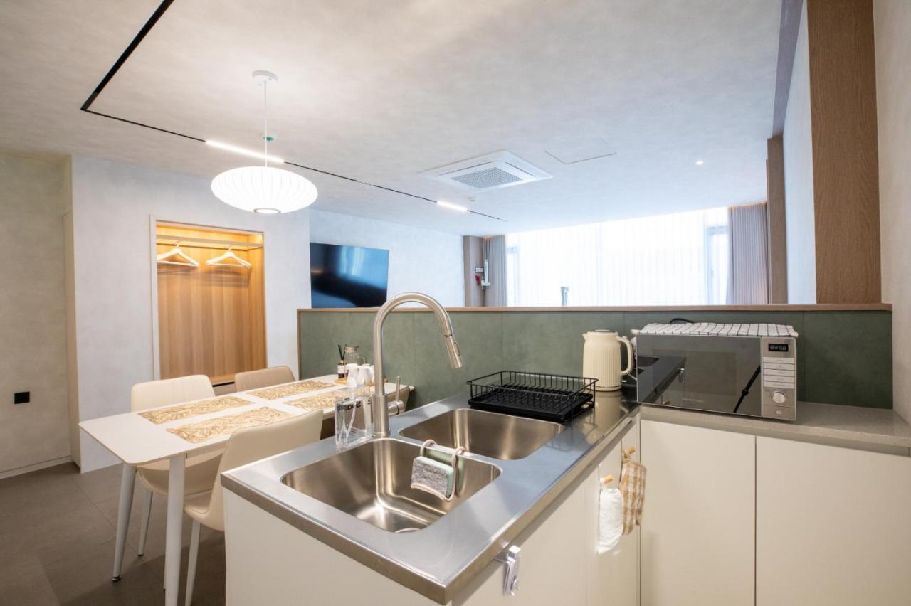 Hotel Comochez Myeongdong - 5