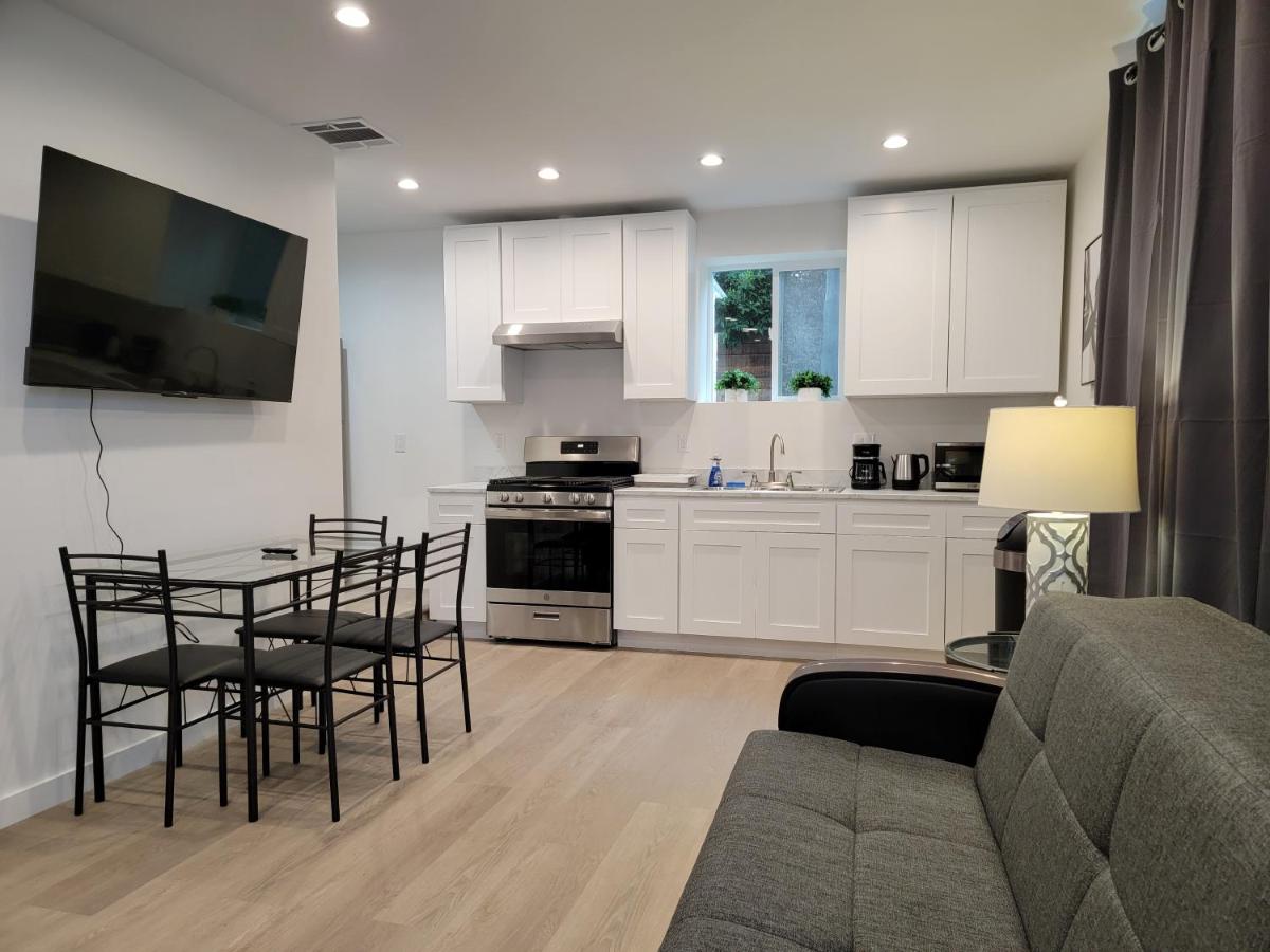 Spacious 2-Bedroom, One and a Half Bath Home in Pico-Robertson Near Beverly Hills and Cedars-Sinai - 3