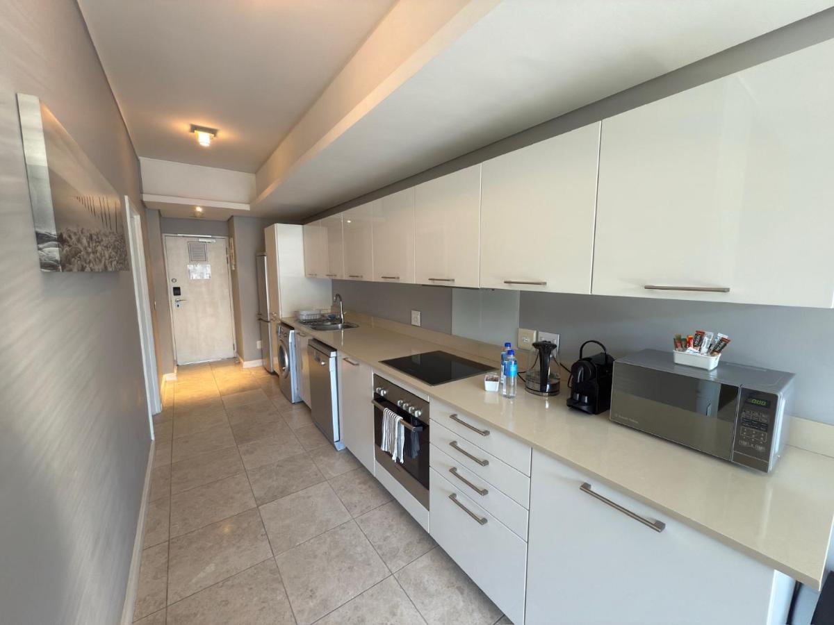 Harbour Bridge 303 Suite - Near V&A & CTICC - 2