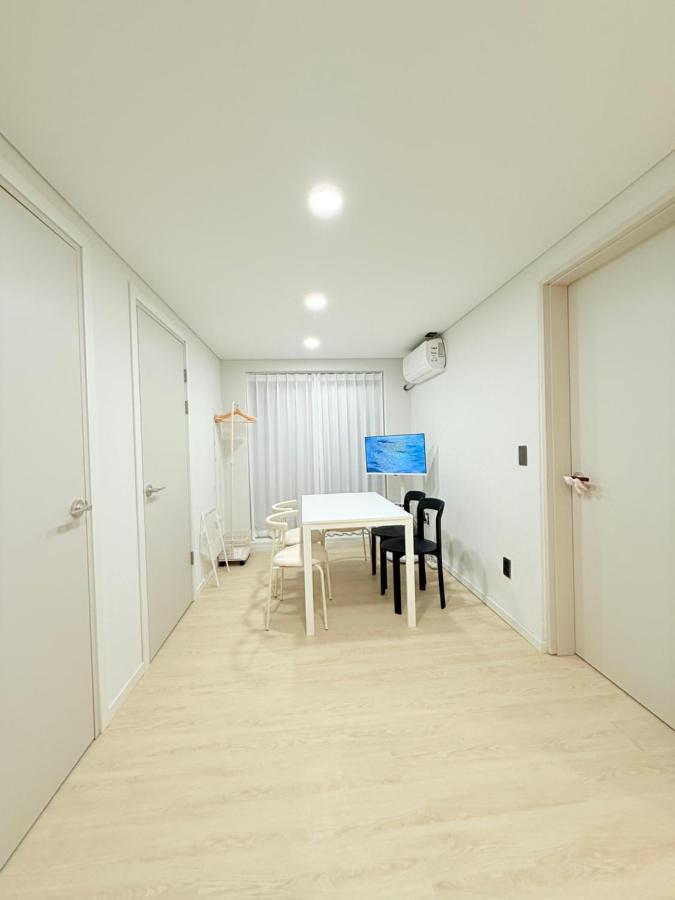 Hongdae Exit 3 50s Residence - 4