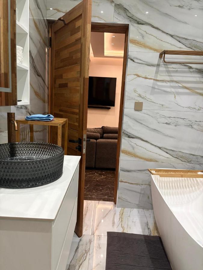 Luxury 5BR Penthouse with Rooftop Pool & Sea View A 2 Min Walk to Trou aux Biches Beach - 3