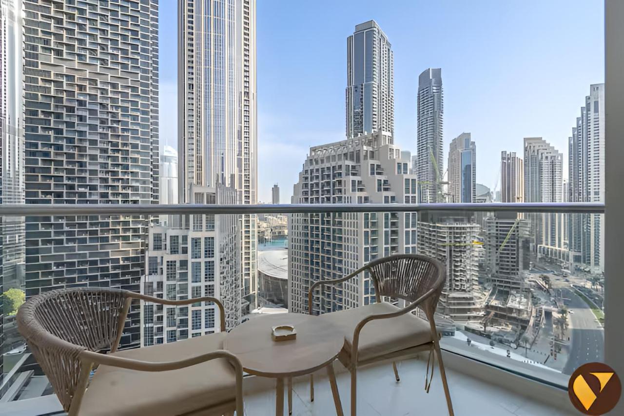 Vogue Vacation Homes, Downtown The Lofts near Burj Khalifa and Dubai Mall, Two Bedroom Apartment with Balcony and City Skyline View, Access to all Amenities - 3