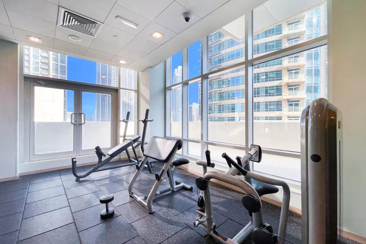 Vogue Vacation Homes, Downtown The Lofts near Burj Khalifa and Dubai Mall, Two Bedroom Apartment with Balcony and City Skyline View, Access to all Amenities - 5