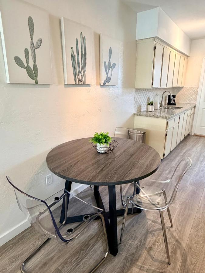 Sunny Miami Beach Getaway , Steps from the Ocean! - 4