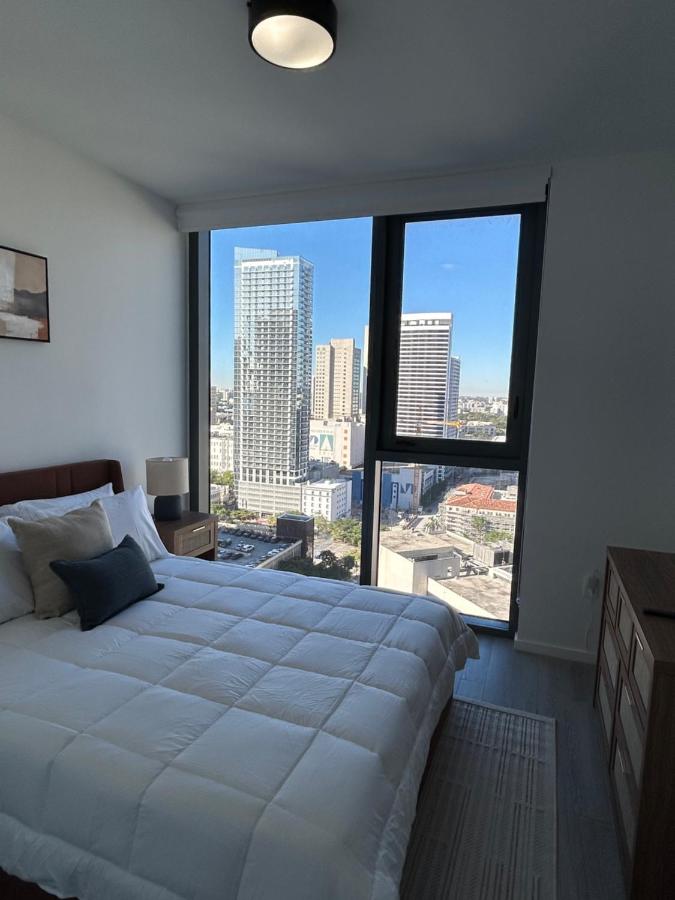 Miami-Brickell with Skyline views Luxury High Rise 2BR-2BATH - walking distance to KASEYA - HEAT ARENA - BAYSIDE - PORT OF MIAMI CRUISE SHIPS - 2