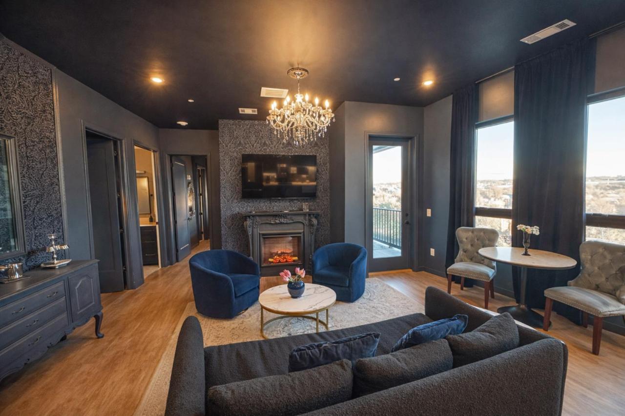 The Smokeshow on Music Row near Broadway in Downtown Nashville- Pool, Gym, Patio