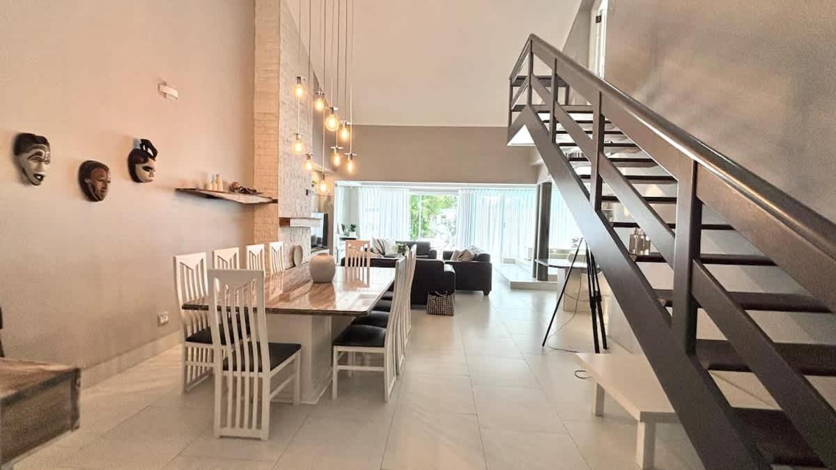 Hidden Gem-3Bed Parking & Pool - 2