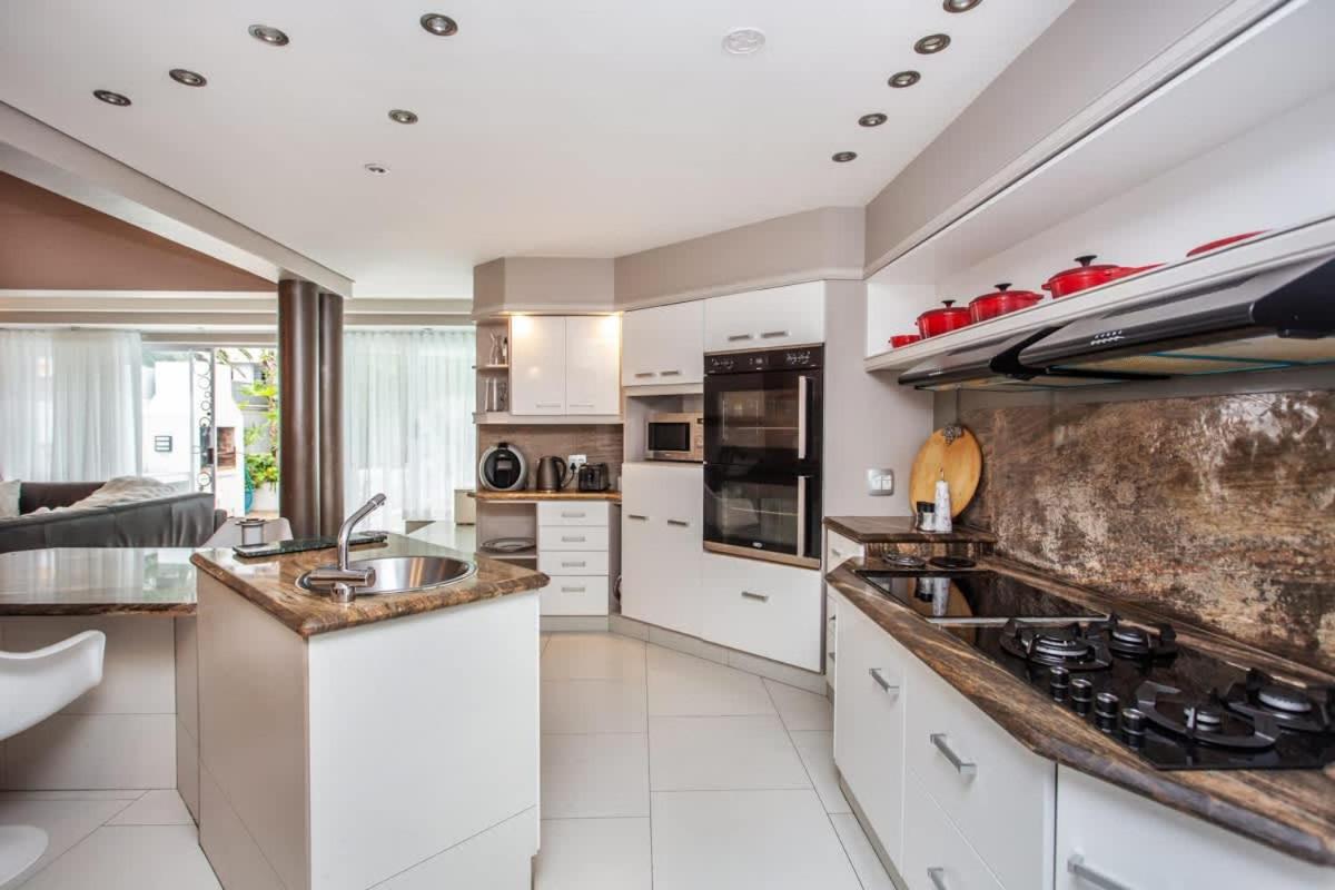 Hidden Gem-3Bed Parking & Pool - 5