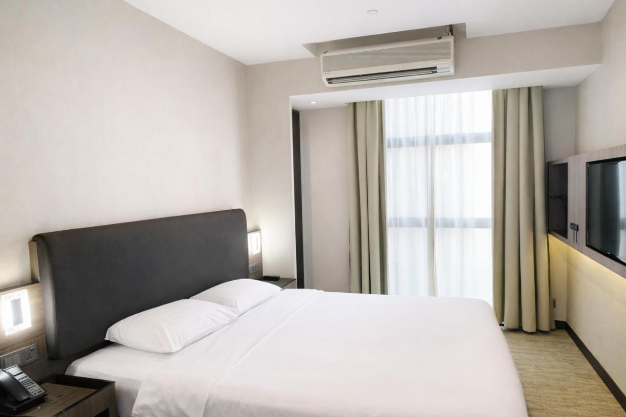 Amrise Hotel Kitchener - 2