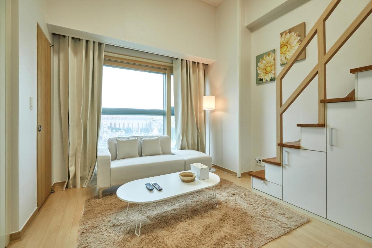 SkyLakeStay - Jamsil Luxury Skyline View Seokchon Lake, Lotte Tower, Lotte World - 2