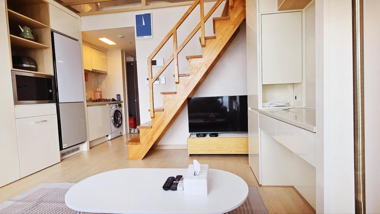 SkyLakeStay - Jamsil Luxury Skyline View Seokchon Lake, Lotte Tower, Lotte World - 3