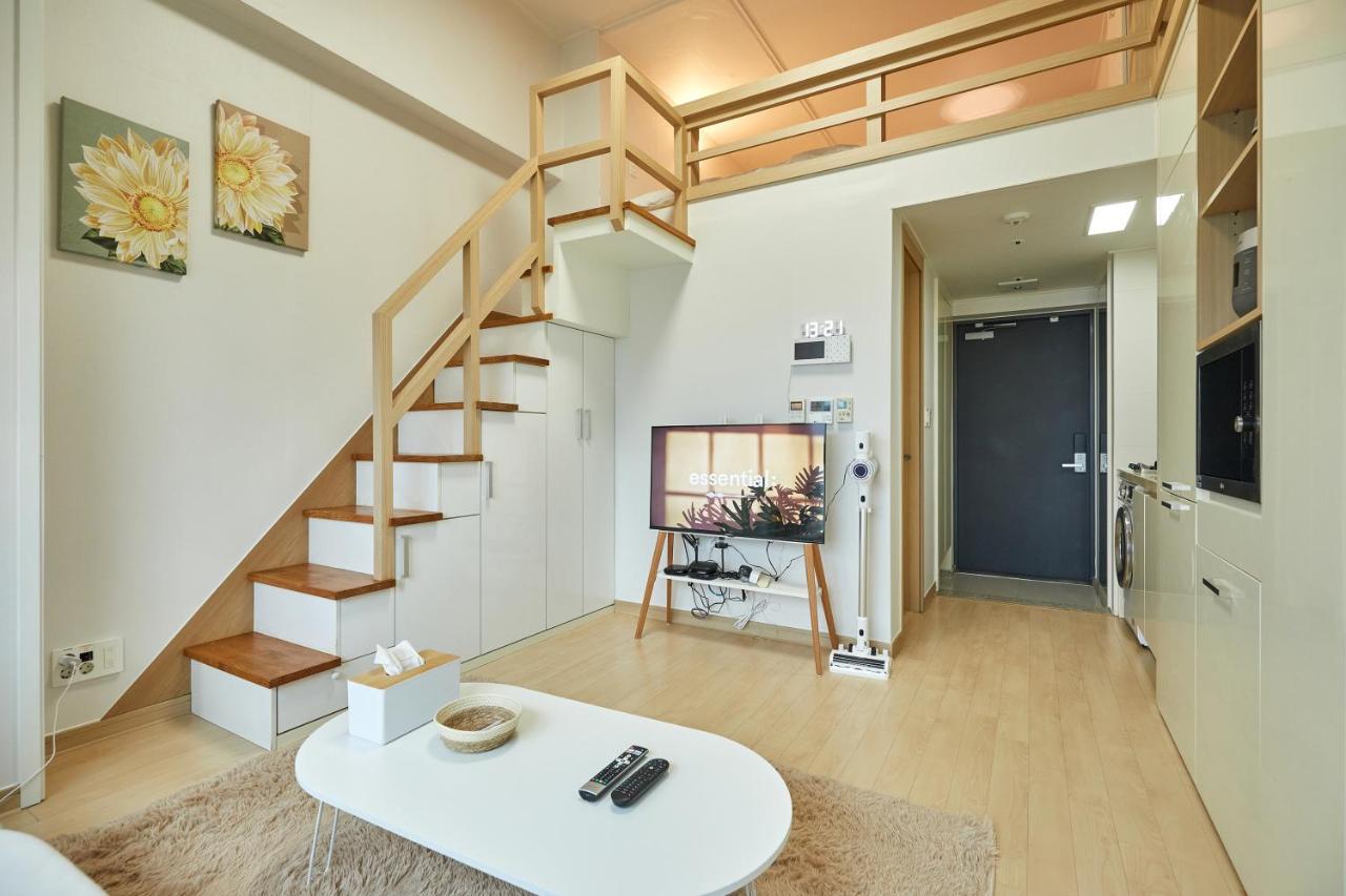 SkyLakeStay - Jamsil Luxury Skyline View Seokchon Lake, Lotte Tower, Lotte World - 4