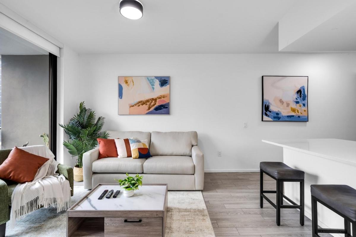 Best Location 2 bedrooms 2 bathrooms - 5