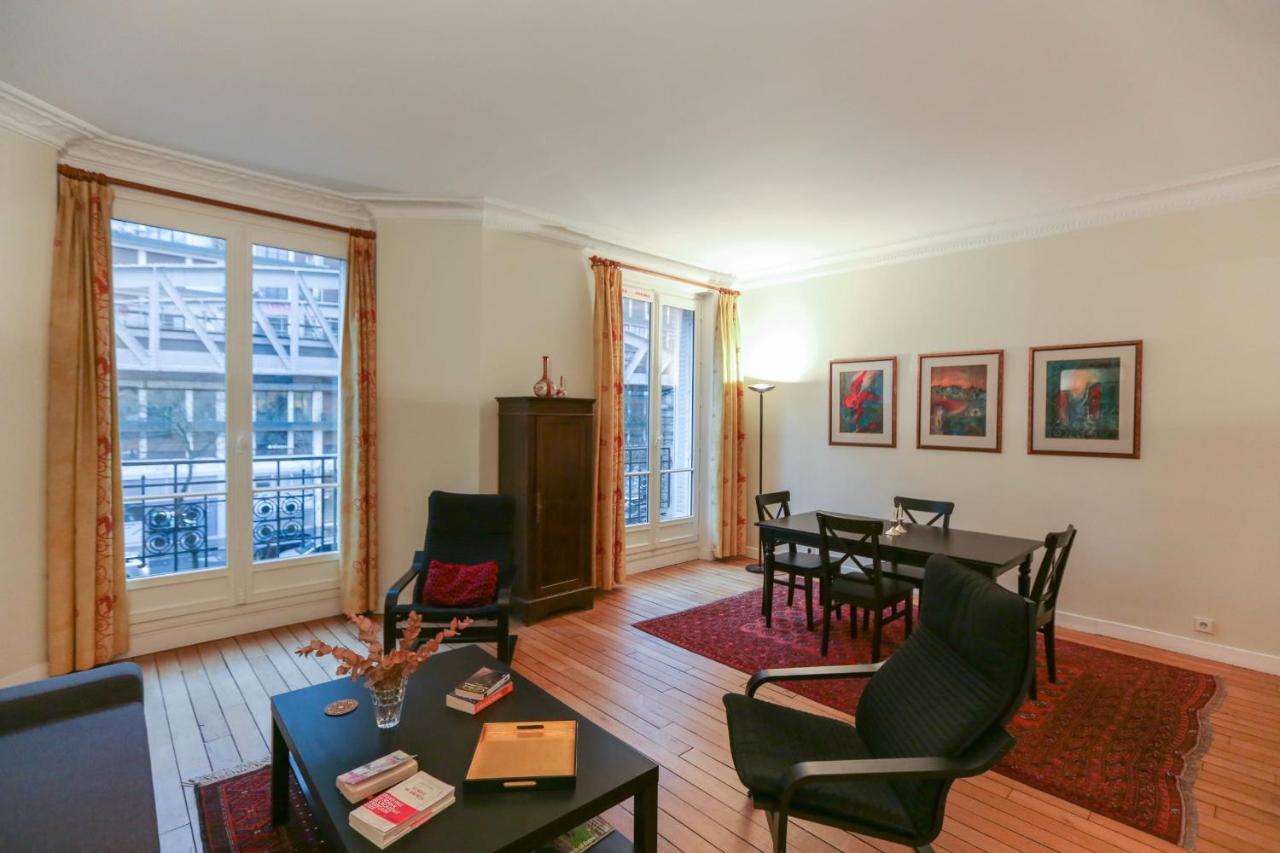 T2 apartment on the banks of the Seine