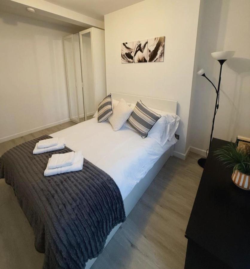 Modern 2BR Flat - Walk to London Bridge & Borough Market - 3