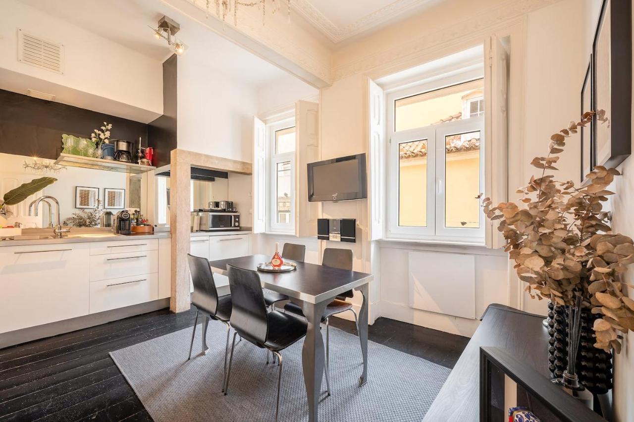 Elegant Apartment w Balcony in Bairro Alto - 4