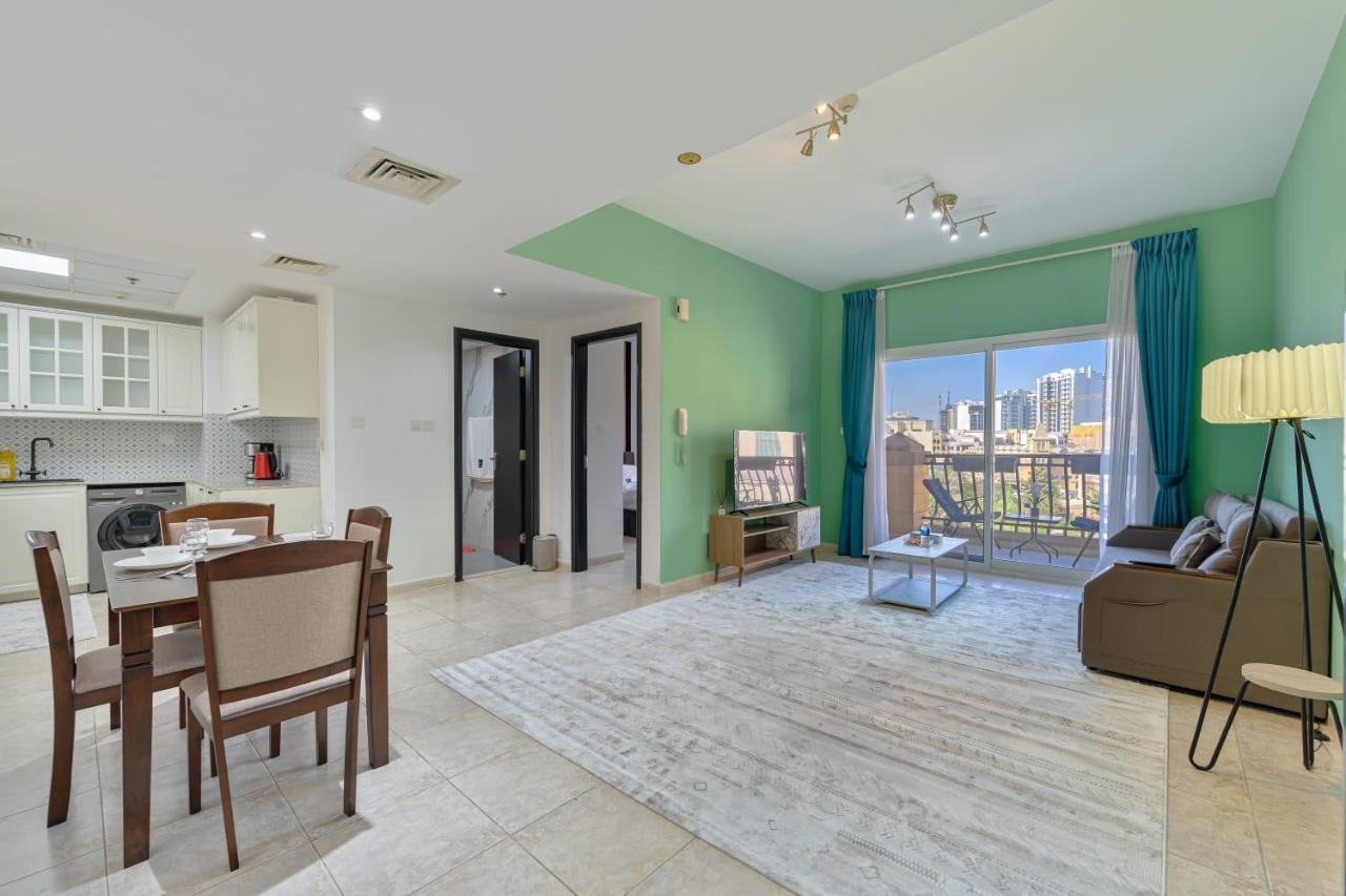 Cozy 1BR Apartment JVC Near Circle Mall Jumeirah Village Circle - 5