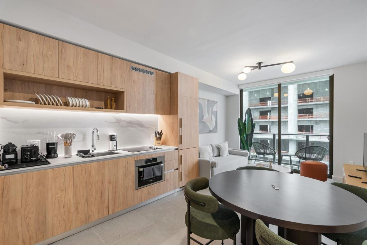 Pool & Gym in Hight-Condo - 4