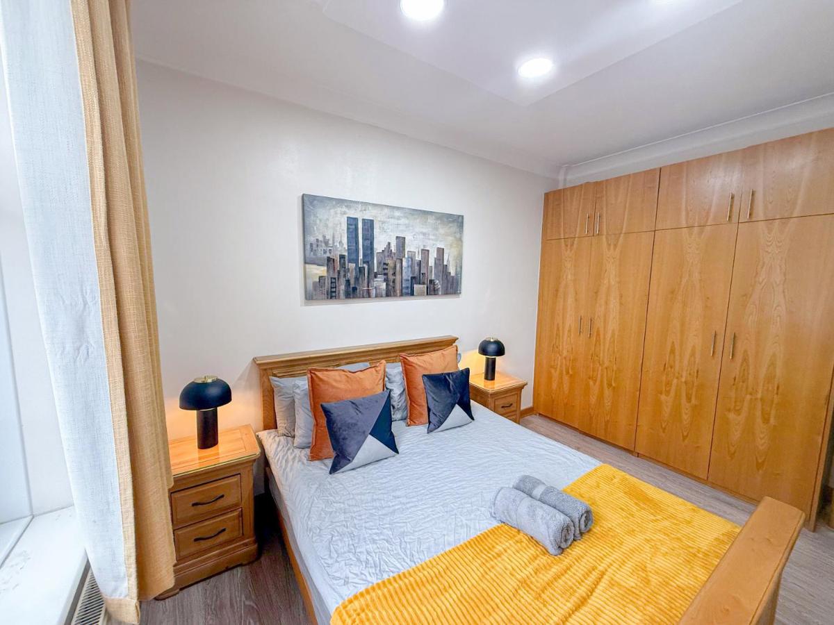 Spacious 4-Bedroom 2-Bathroom Apt in Paddington with AC near Edgware Road & Hyde Park by NourNest Apartments - 4