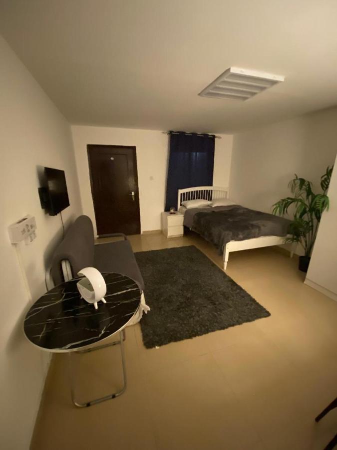 Fully furnished studio 1 - 3